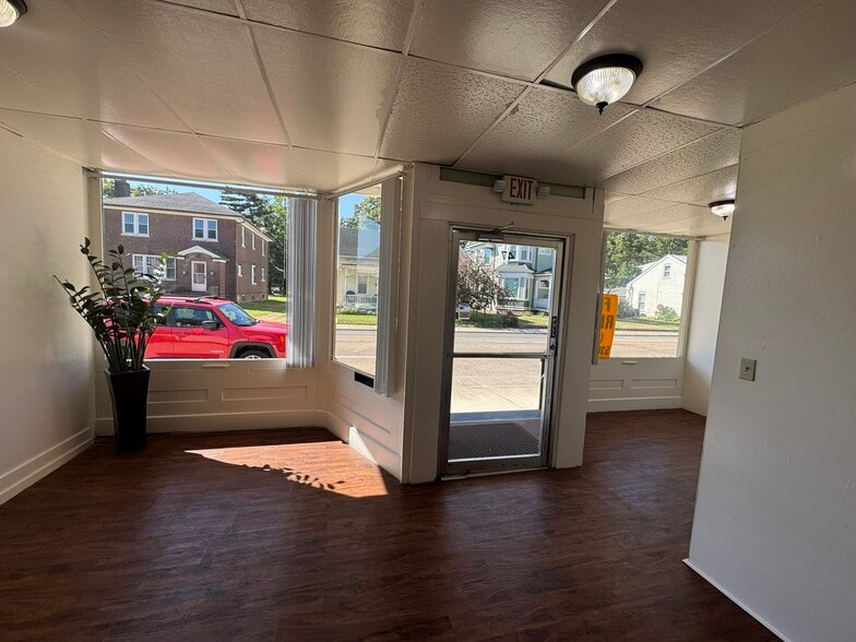 More Photos Of 47 W Main St, Mascoutah Office For Lease