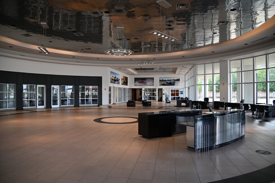 More Photos Of 500 Gulf Fwy S, League City Auto Dealership For Sale