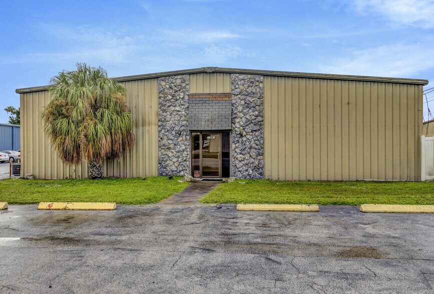 Primary Photo Of 11881 N 44th St, Clearwater Warehouse For Lease