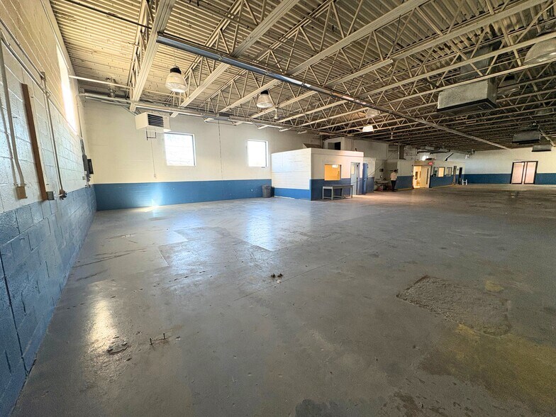 More Photos Of 123 Moore Rd, Weymouth Showroom For Lease