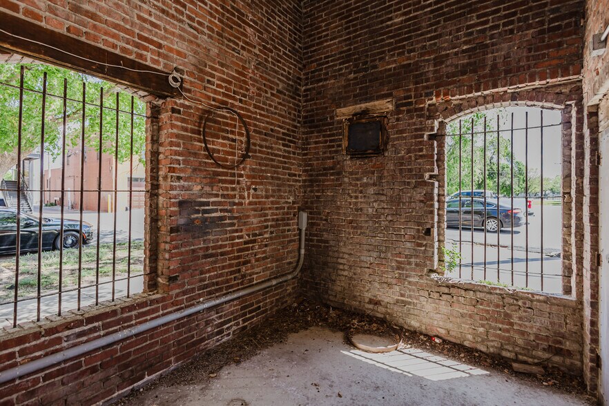 More Photos Of 1001 W Douglas Ave, Wichita Storefront For Sale