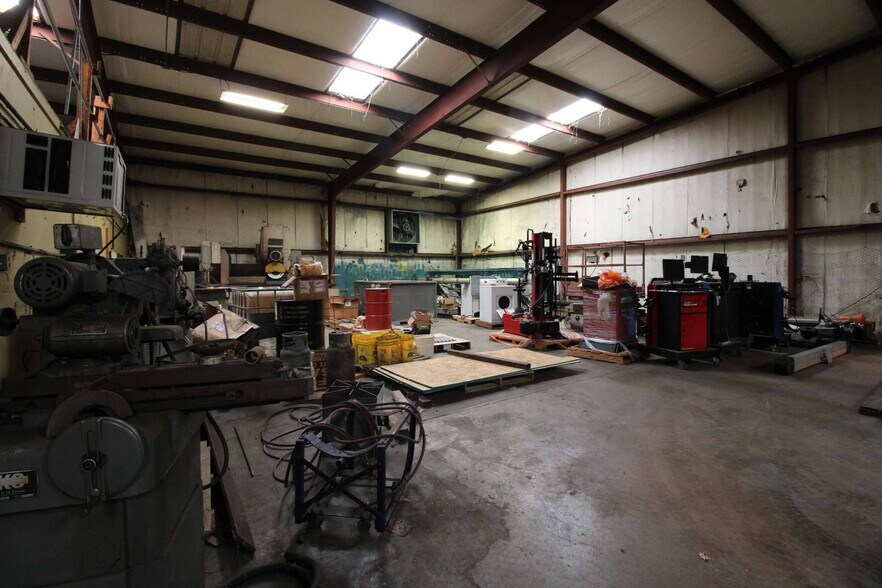 More Photos Of 1416 Alpine Blvd, Bossier City Manufacturing For Sale