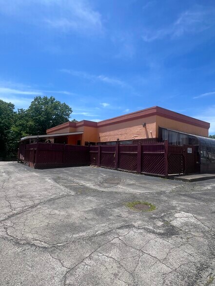 More Photos Of 3031 Mahoning Ave, Youngstown Restaurant For Sale