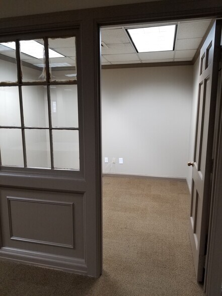 More Photos Of 49 Public Sq, Shelbyville Office For Sale