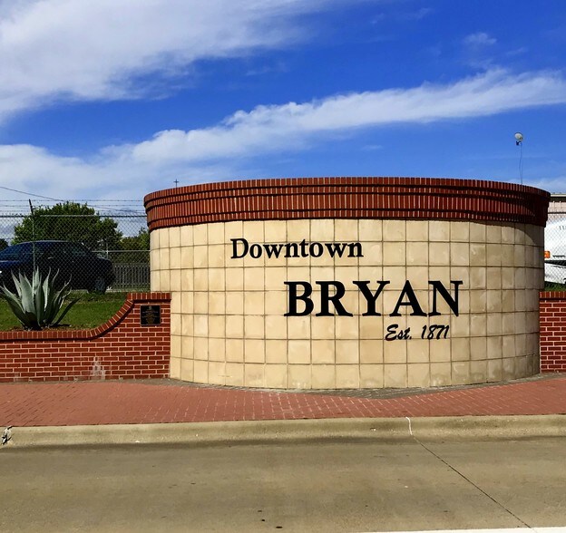 More Photos Of 208 N Bryan Ave, Bryan Office Residential For Lease