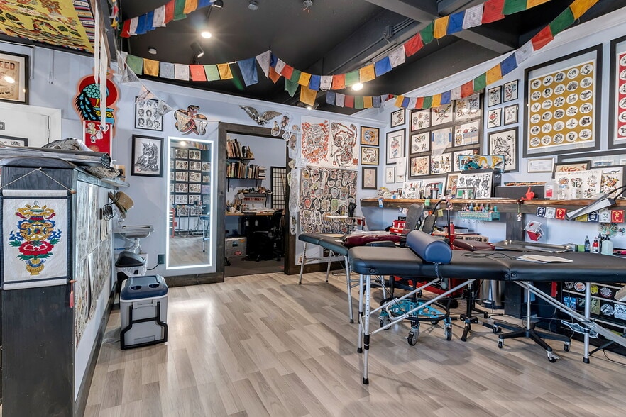 More Photos Of 530-536 S Pineapple Ave, Sarasota Storefront Retail Residential For Sale