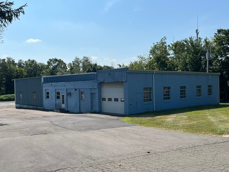 More Photos Of 644 Amity Rd, Bethany Industrial For Lease