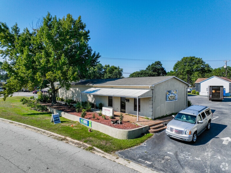 More Photos Of 3935 Sunset Blvd, West Columbia Unknown For Lease