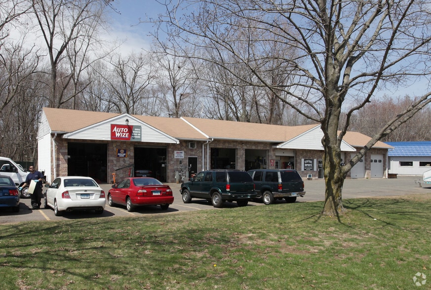 More Photos Of 825 John Fitch Blvd, South Windsor Auto Repair For Sale