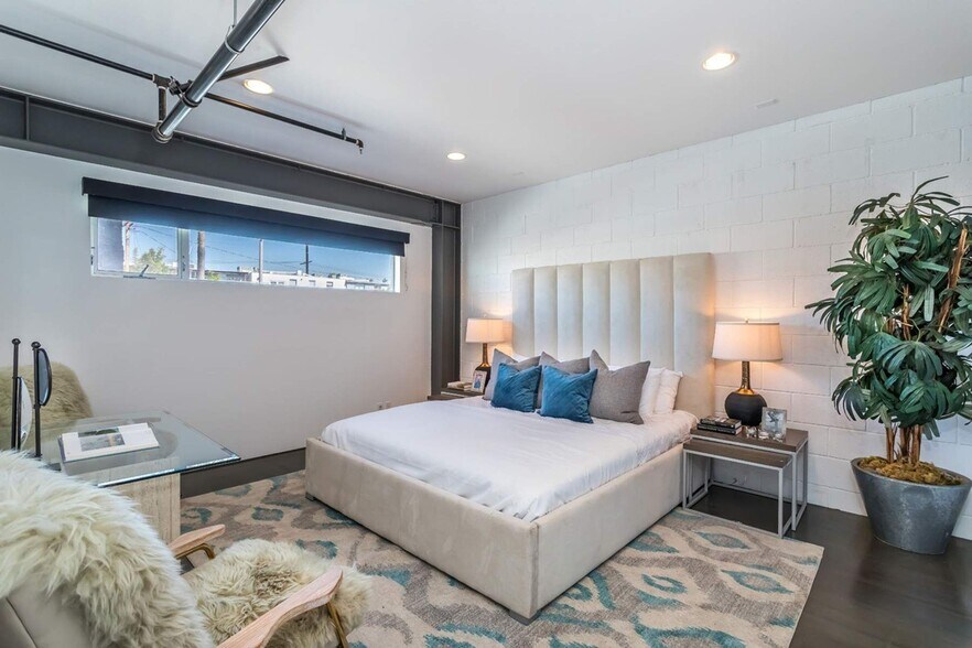 More Photos Of 1212 Abbot Kinney Blvd, Venice Loft Creative Space For Sale