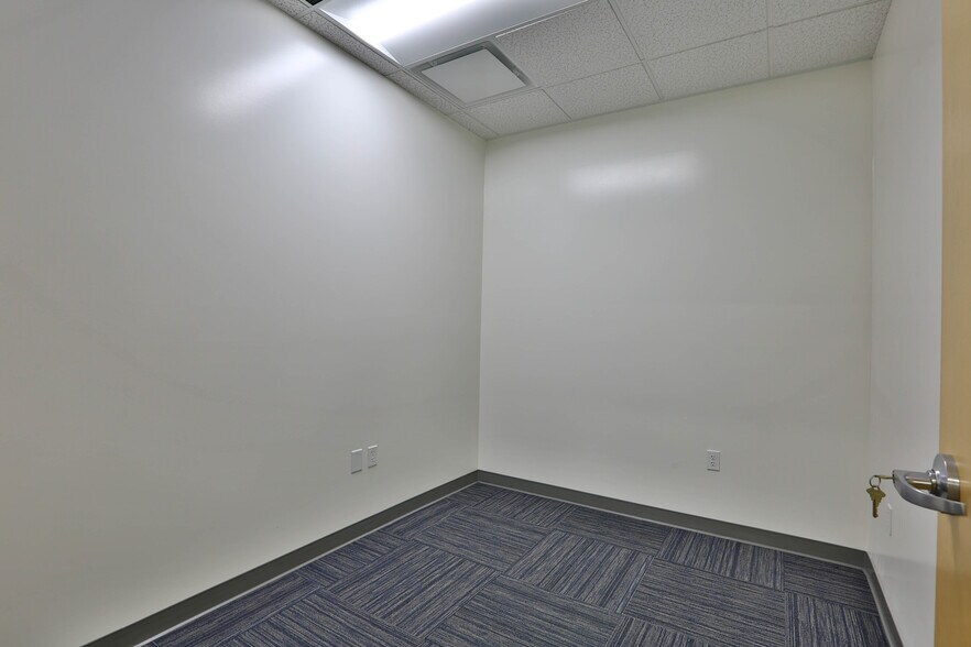 More Photos Of 118-122 Charcot Ave, San Jose Flex For Lease
