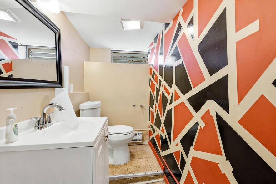 More Photos Of 401 S Springfield Rd, Clifton Heights Storefront Retail Residential For Sale