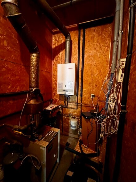 More Photos Of 1120 E Jackson St, Macomb Freestanding For Sale