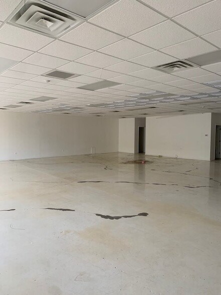 More Photos Of 44254-44282 Warren Rd, Canton Township Unknown For Lease