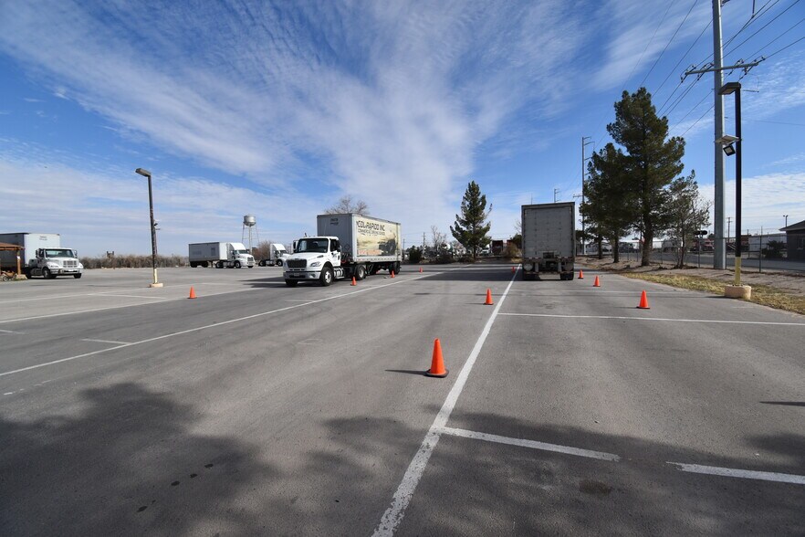 More Photos Of 201 Third NW St, Fabens Showroom For Sale