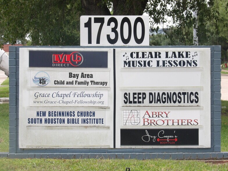 More Photos Of 17300 Saturn Ln, Houston Medical For Lease