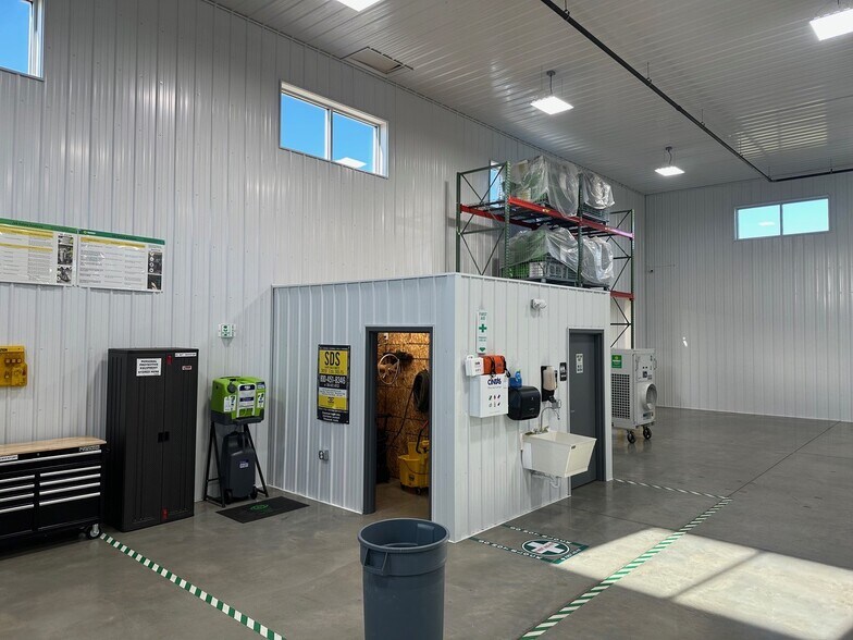 More Photos Of 1000 Randall Ct, Export Warehouse For Lease