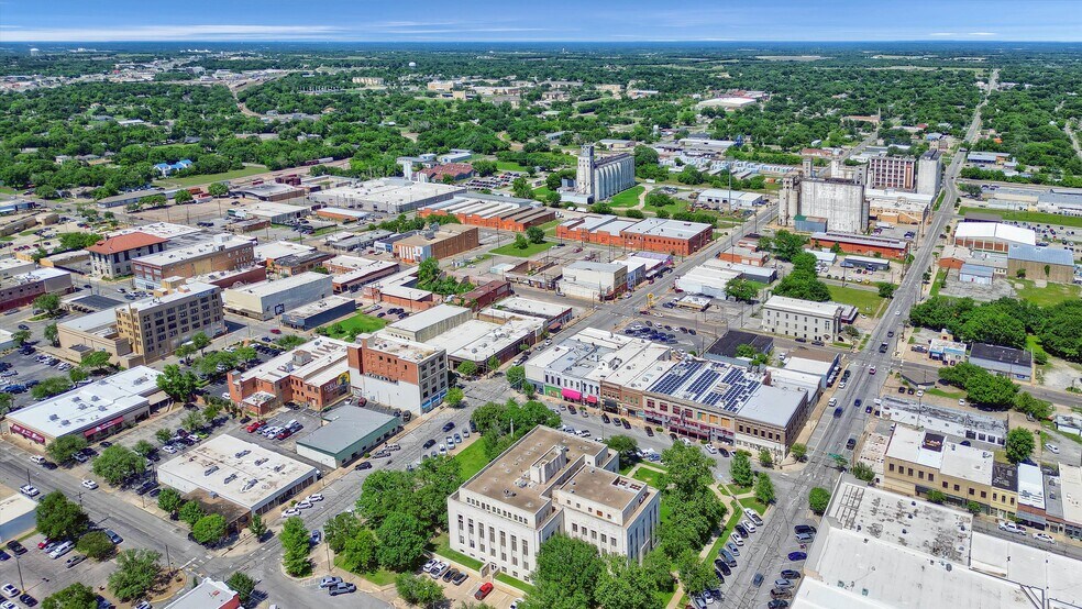 More Photos Of 115 S Travis St, Sherman General Retail For Sale