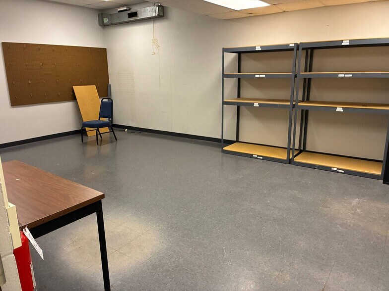 More Photos Of 851 S Rolling Meadows Dr, Fond Du Lac Office For Sale
