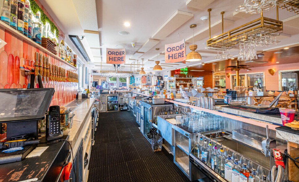 More Photos Of 90184 Overseas Hwy, Tavernier Restaurant For Lease