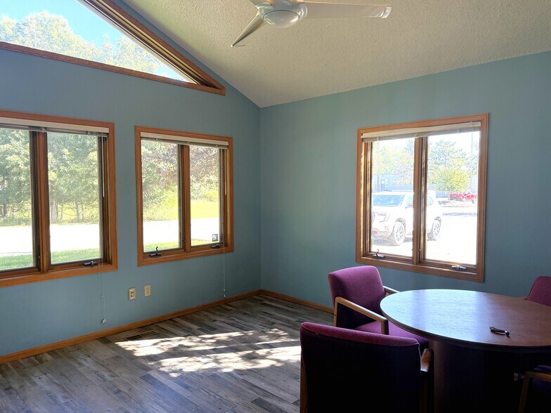 More Photos Of 14387 Edgewood Dr, Baxter Office For Lease