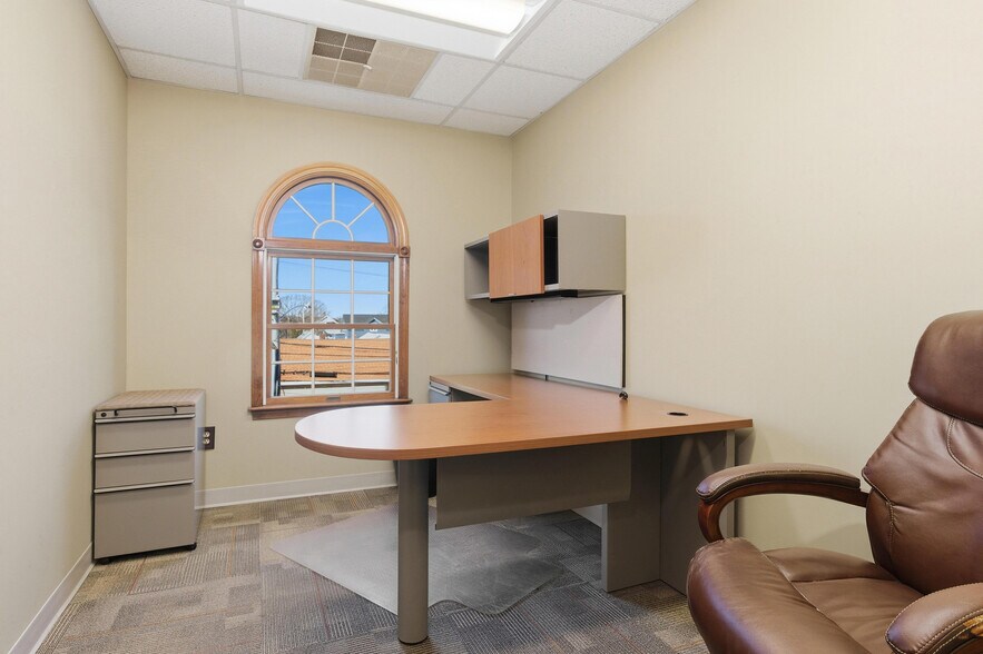 More Photos Of 352 Park Ave, Woonsocket Office For Sale