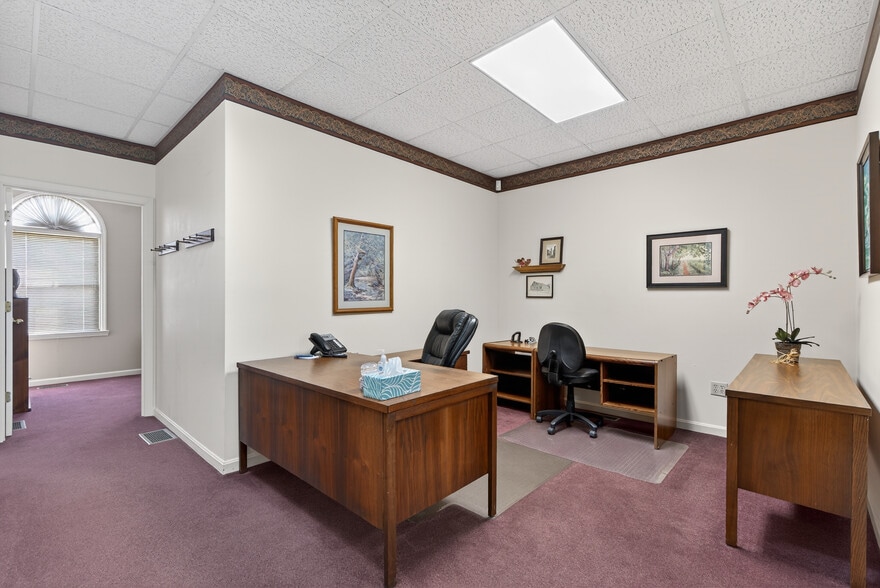 More Photos Of 519 Darby Creek Rd, Lexington Office For Sale
