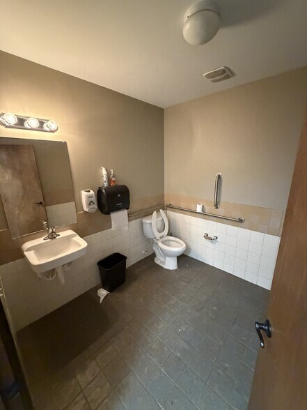 More Photos Of 3606 E Wellesley Ave, Spokane Service For Lease