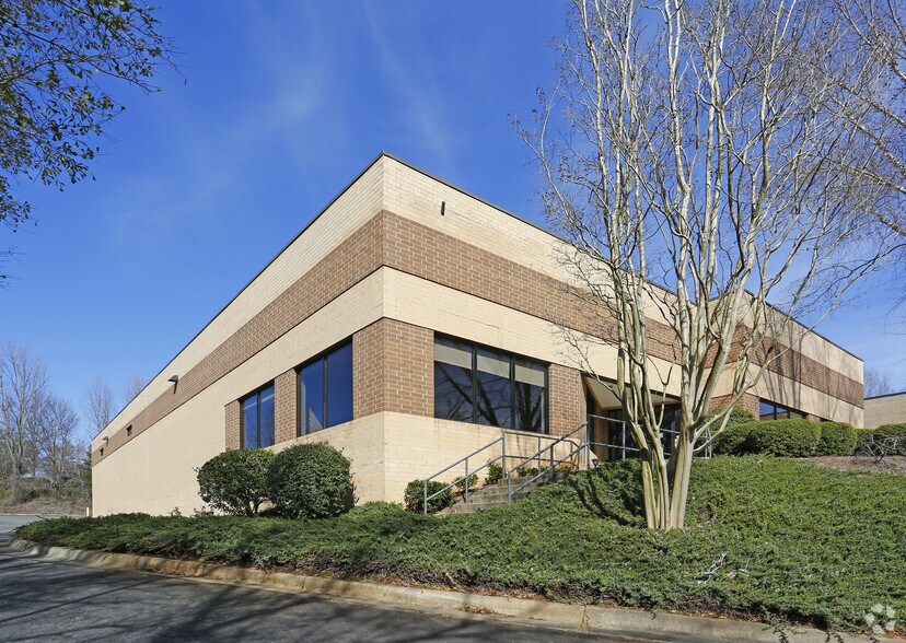 More Photos Of 3830 Rose Lake Dr, Charlotte Warehouse For Lease