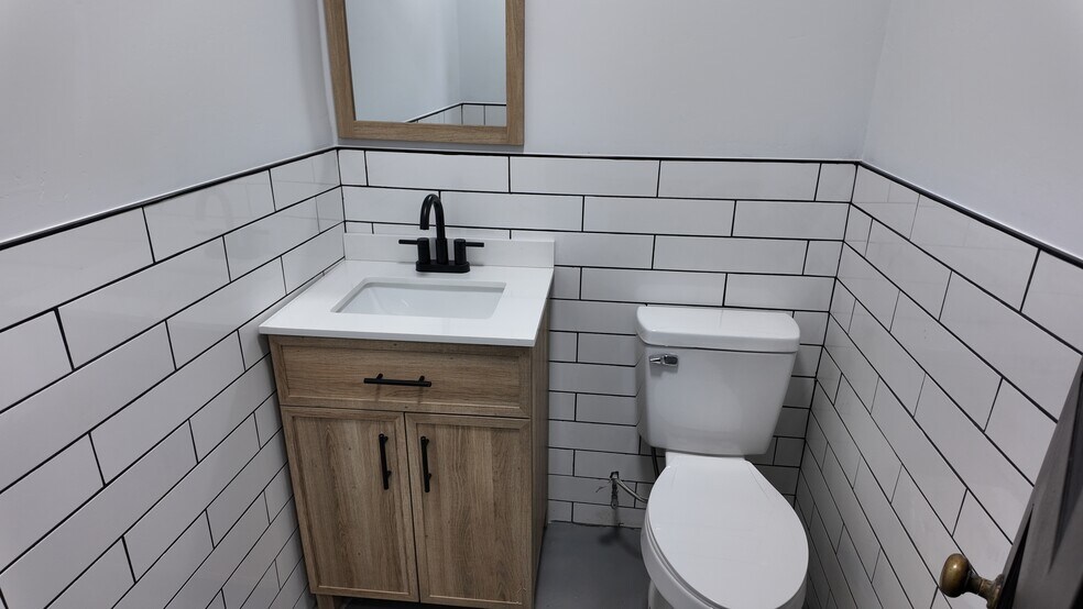 More Photos Of 720 2nd st, Clarendon Freestanding For Sale