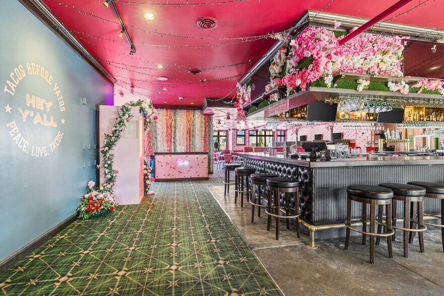 More Photos Of 2501 & 2519 Marshall St NE, Minneapolis Restaurant For Sale