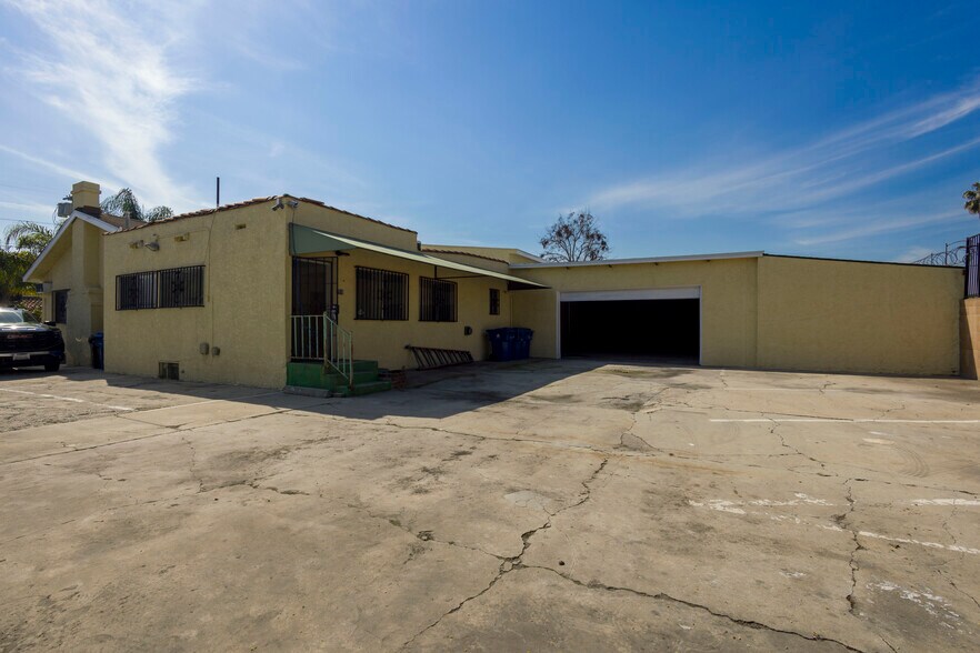 More Photos Of 2703 Southwest Dr, Los Angeles Warehouse For Lease