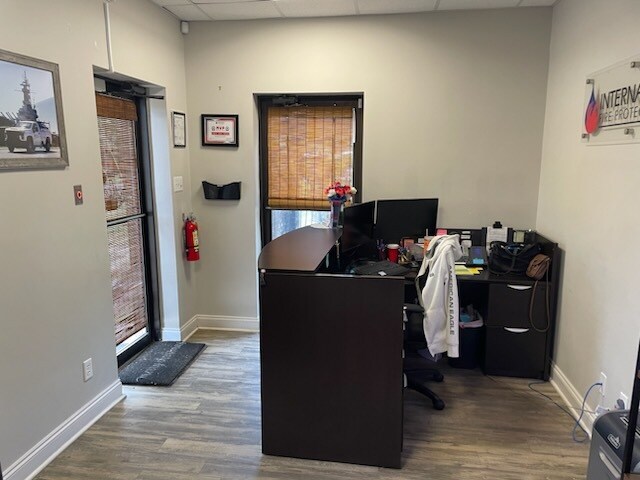 More Photos Of 5462 Able Ct, Mobile Light Distribution For Lease