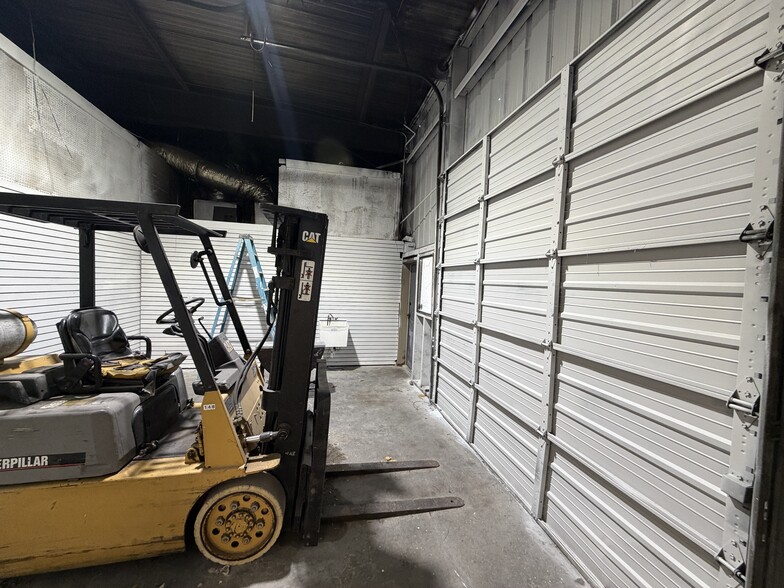 More Photos Of 15921 N Florida Ave, Lutz Warehouse For Sale