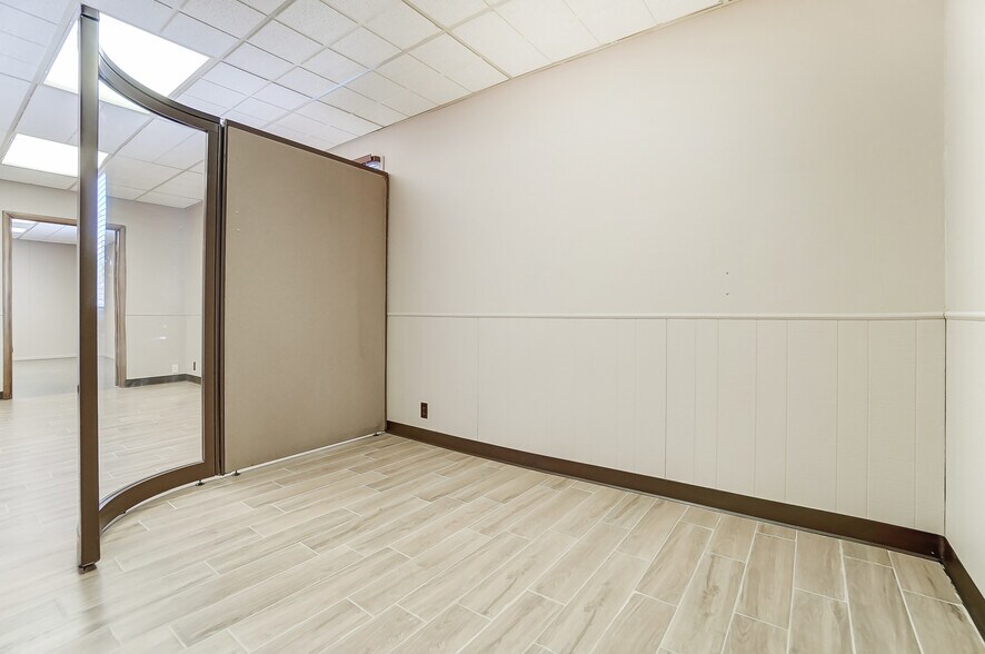 More Photos Of 112-120 N West St, Lima Storefront Retail Office For Lease