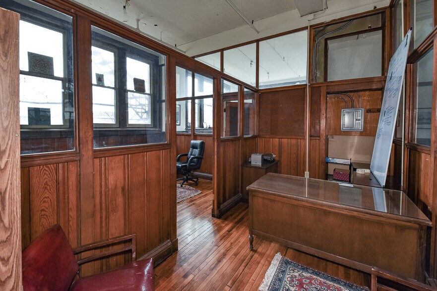 More Photos Of 4403 St Clair Ave, Cleveland Coworking Space