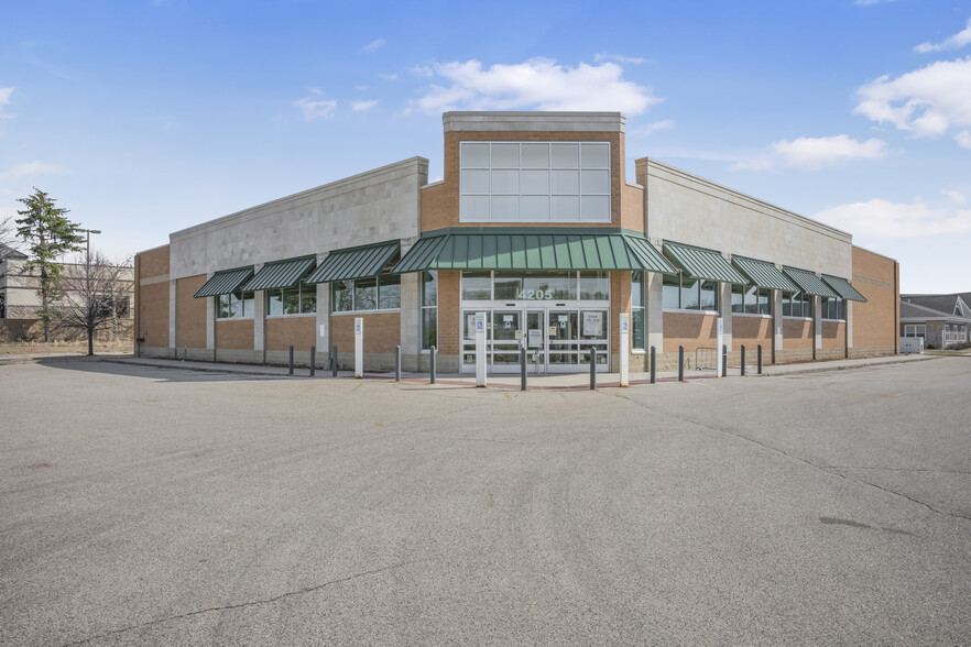 More Photos Of 4205-4225 Egan Dr, Savage Drugstore For Lease