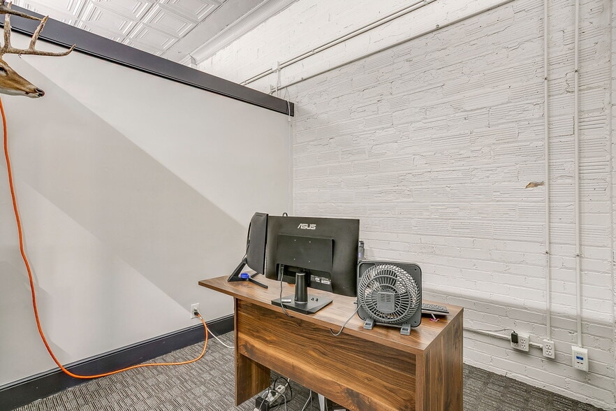 More Photos Of 215-219 S Main St, Fort Worth Storefront Retail Office For Lease