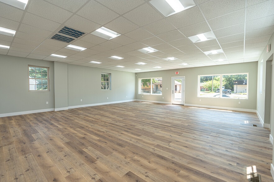 More Photos Of 730 S Marlyn Ave, Essex Flex For Lease
