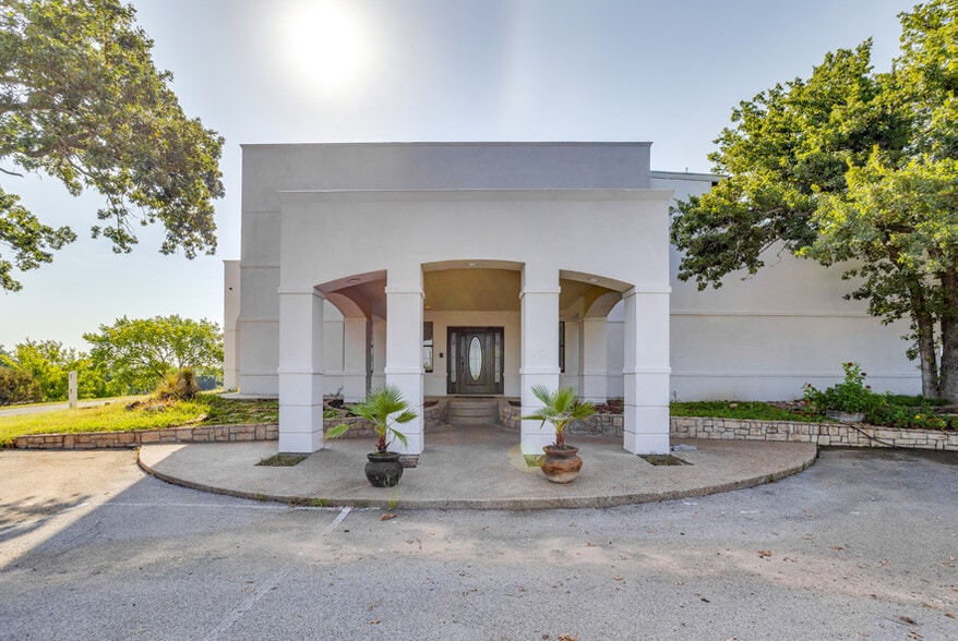 More Photos Of 151 Fox Rd, Weatherford Storefront Retail Residential For Lease