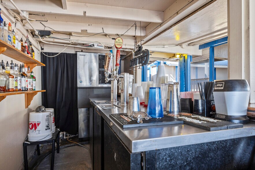 More Photos Of 691 A1A Beach Blvd, Saint Augustine General Retail For Sale