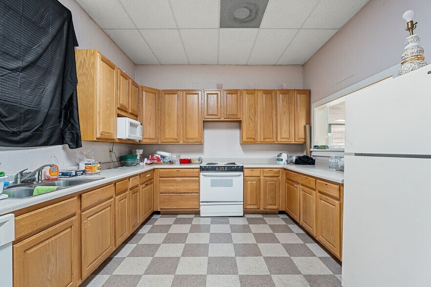 More Photos Of 310 N Spring St, McMinnville General Retail For Sale