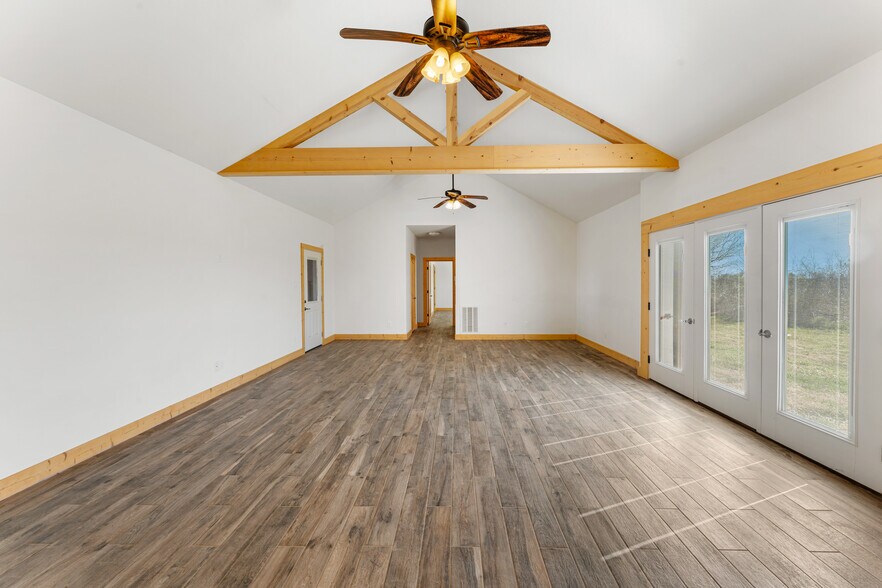More Photos Of 9702 Surrey Ln, Richmond Light Distribution For Sale