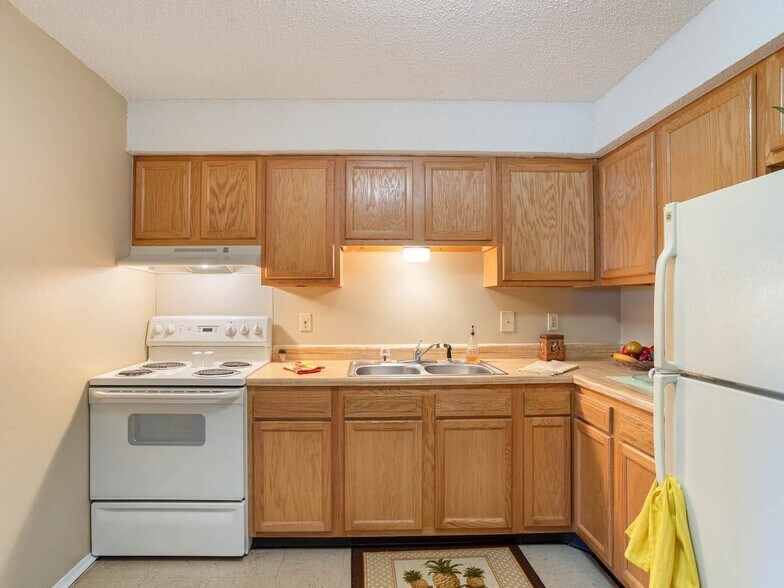 More Photos Of 100 Village Sq, Russellville Apartments For Sale