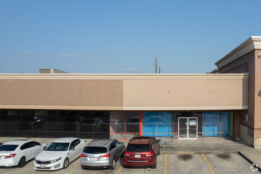 More Photos Of 18416-18508 Kuykendahl Rd, Spring Freestanding For Lease