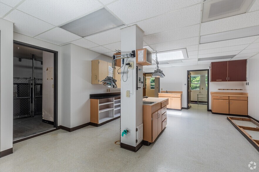 More Photos Of 1411 SW 14th Ave, Portland General Retail For Sale