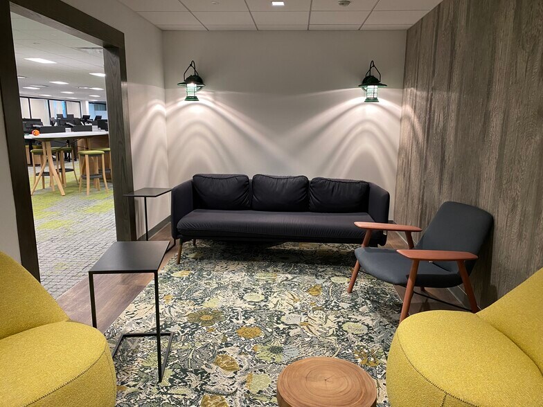 More Photos Of 1 Northeastern Blvd, Salem Office For Lease