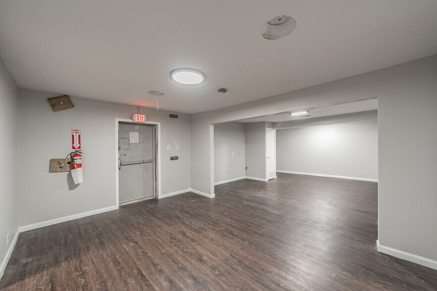 More Photos Of 7235 Glenview Dr, Richland Hills Office For Sale