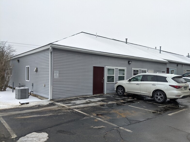 More Photos Of 114 Perimeter Rd, Nashua Light Distribution For Lease
