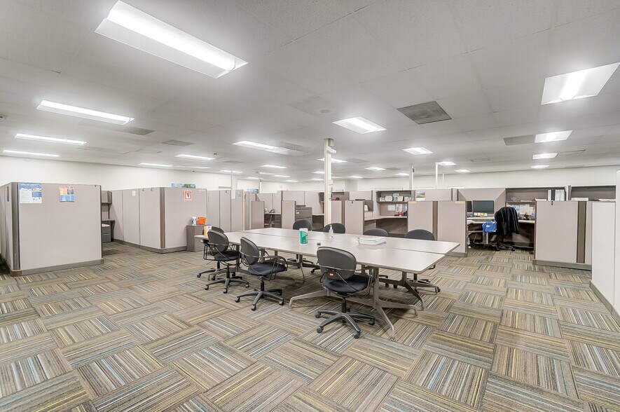 More Photos Of 2025 E 4th St, Lima Light Manufacturing For Lease